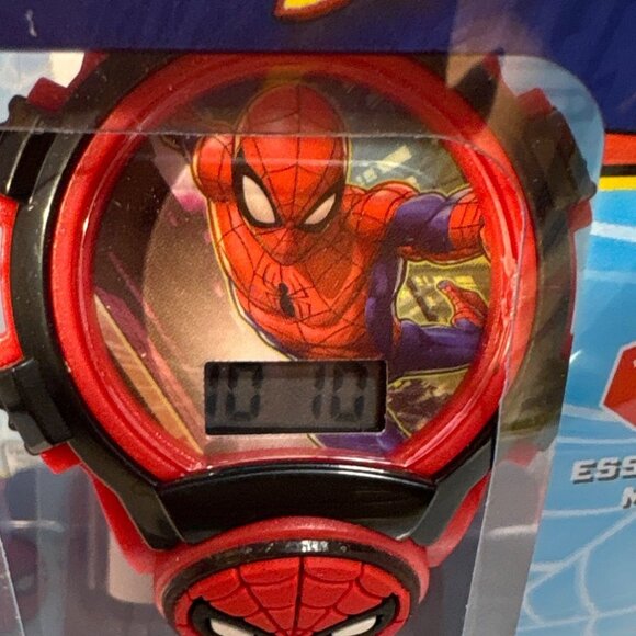 Marvel Spiderman Kids Watch LCD With Adjustable Strap Ages 6+ - Picture 2 of 4
